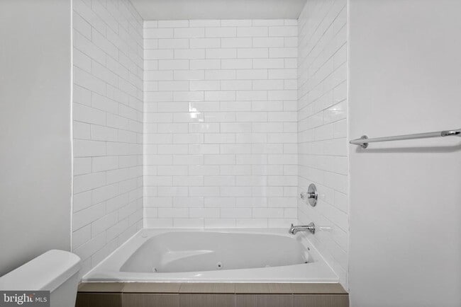 Building Photo - 108 S Conkling St