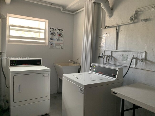 Building Photo - 3010 Marcos Dr