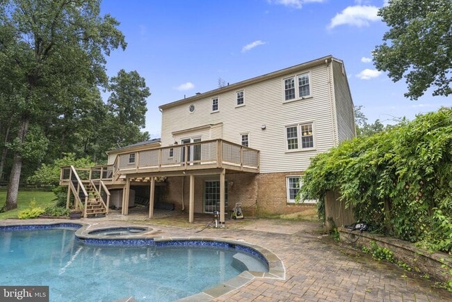 Building Photo - 901 Holly Creek Dr
