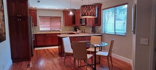 Building Photo - 6688 Via Regina