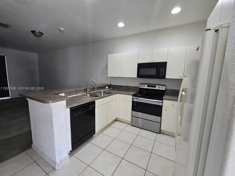 Building Photo - 3601 NW 14th Ct