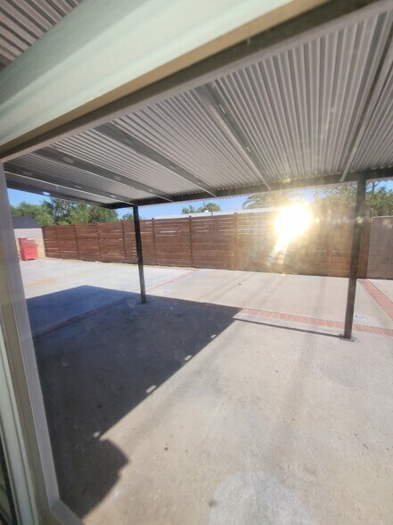 Building Photo - 491 W Carter St