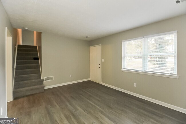 Building Photo - 7548 Colonial Ct