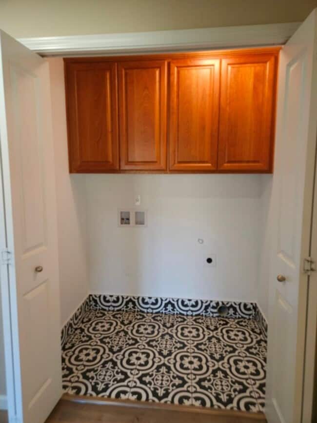 Building Photo - 4Bd/2.5Ba Two Story House - Available to View!