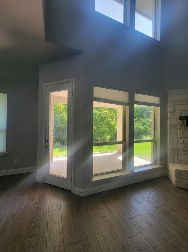 Building Photo - 1140 Barrix Dr