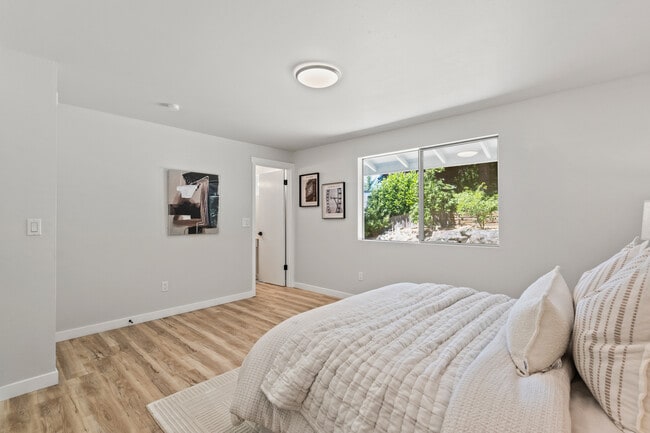 Building Photo - 13726 SE 24th St