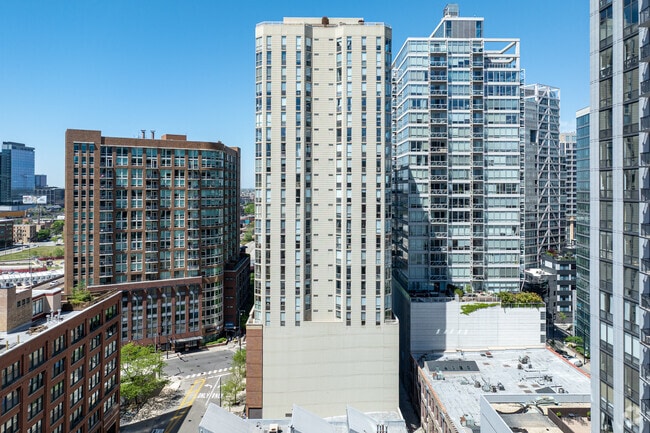 Building Photo - Admirals Pointe