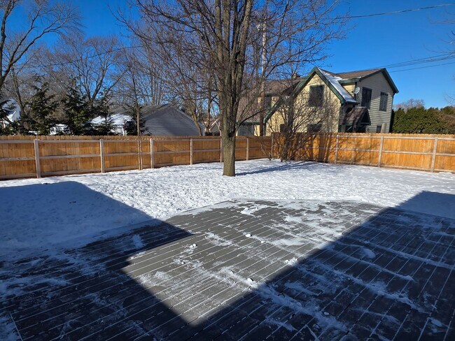 Building Photo - Updated 3-Bedroom Single- Family Home in Fox Point