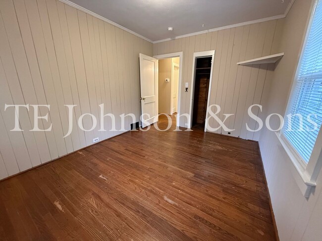 Building Photo - Charming Home with Character and Modern Co...