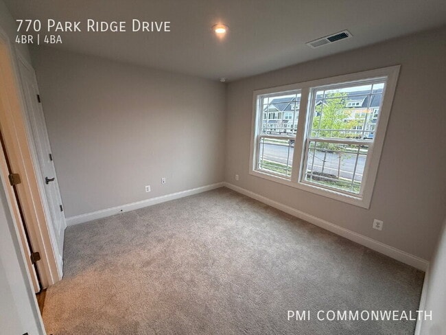 Building Photo - 770 Park Ridge Dr