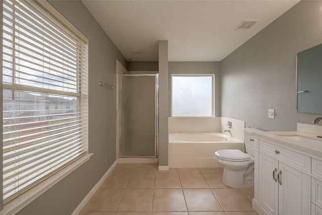 Building Photo - 9226 MacMillan Ln