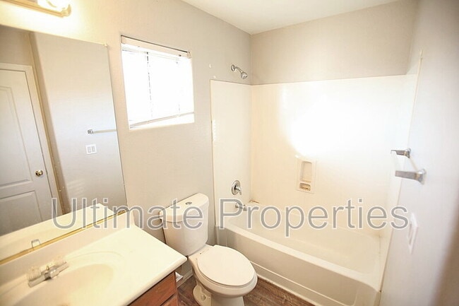 Building Photo - 15821 N 165th Ln