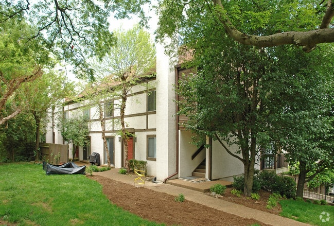 Building Photo - One Eleven Place