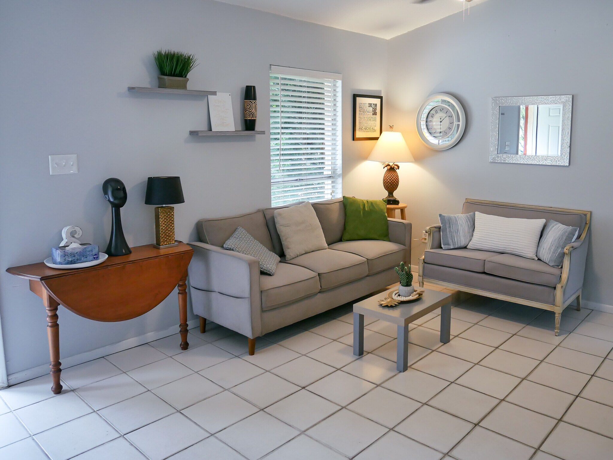 Building Photo - 1453 Hendren Dr