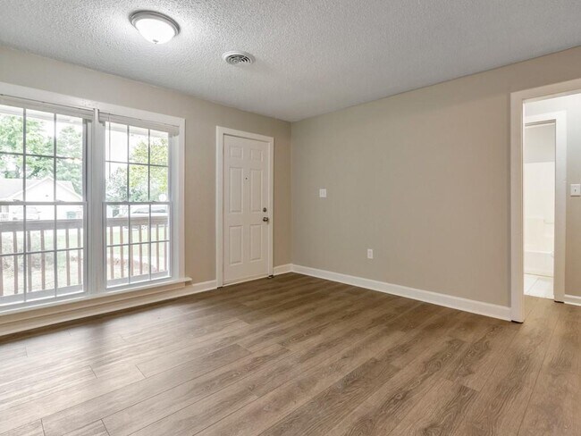 Building Photo - 9138 Clubhouse Dr