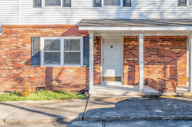 Building Photo - 302 Wakefield Rd