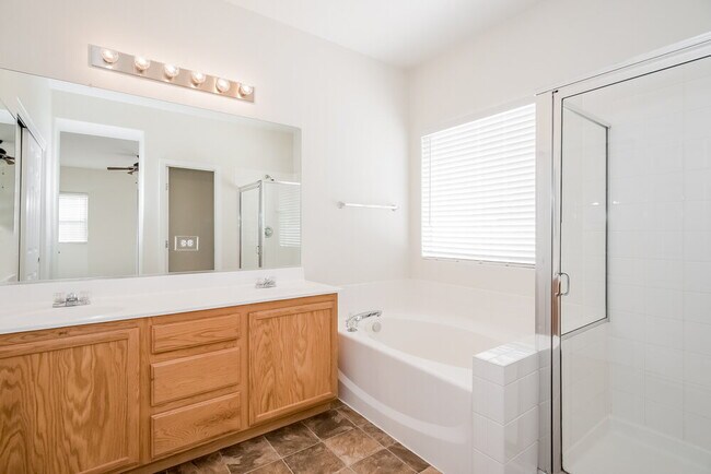 Building Photo - 4924 White Jade St