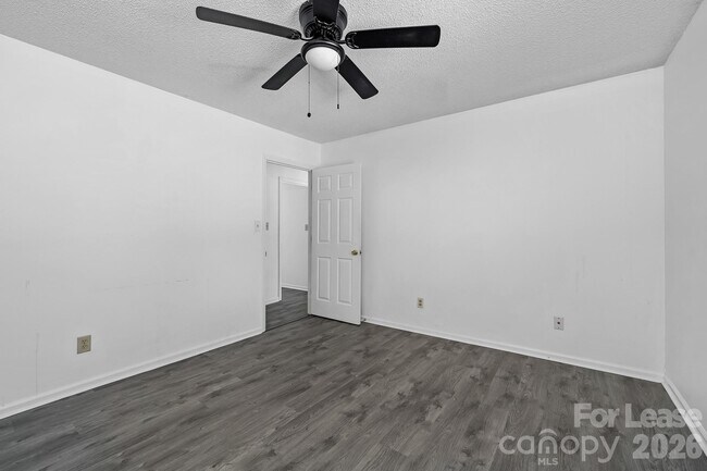 Building Photo - 21014 Pine Ridge Dr