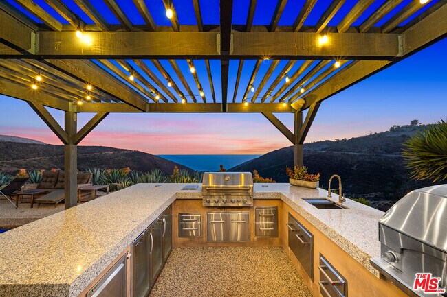 Building Photo - 10715 Yerba Buena Rd