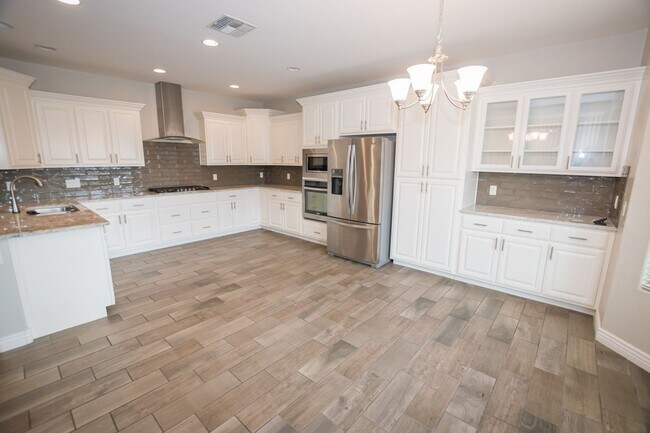 Building Photo - Executive home in The Estates at Holiday! ...