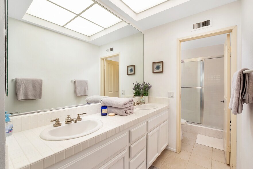 Building Photo - 30 Vista del Mar