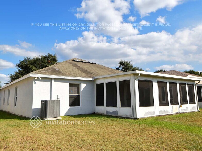 Building Photo - 10218 Hunters Haven Blvd