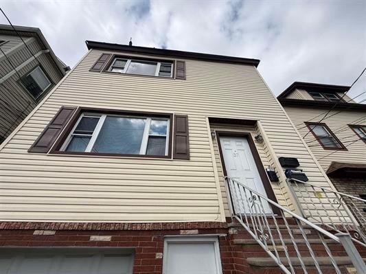 Building Photo - 37 E 49th St