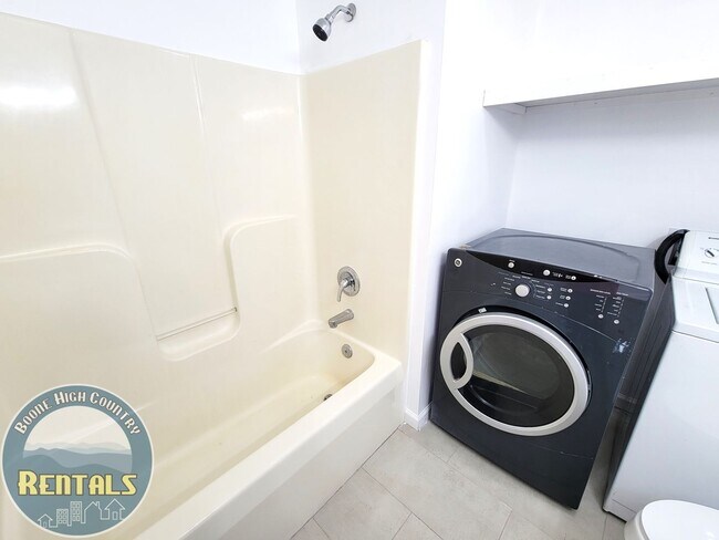 Building Photo - 427 Sugarloaf Rd