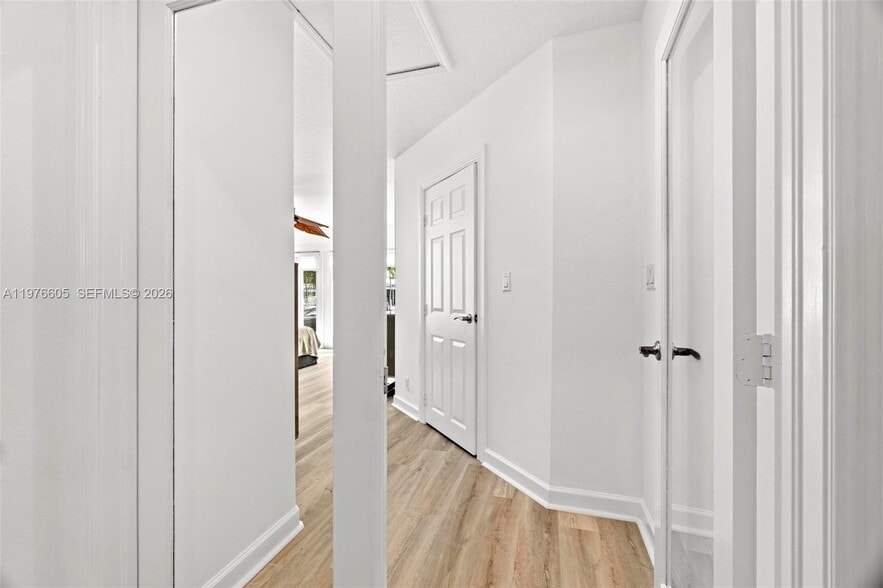 Building Photo - 947 Nautilus Is