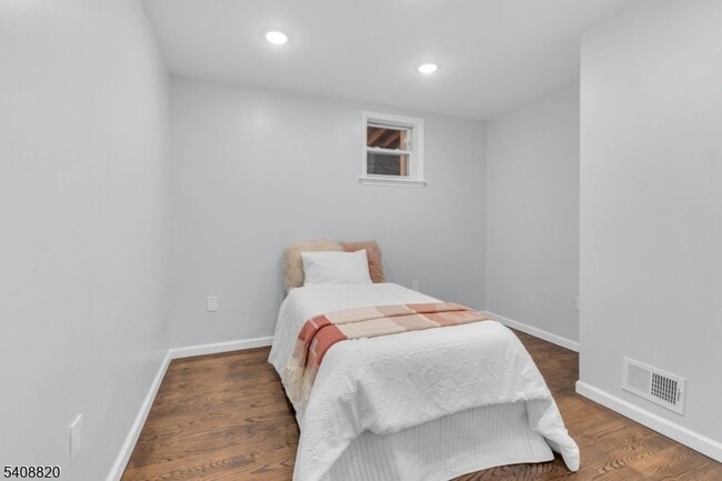 Building Photo - 4 1st St