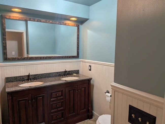 Building Photo - Gorgeous 4 Bed, 3 Bed House for Rent in Me...