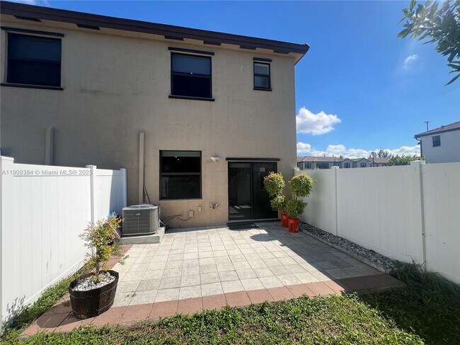 Building Photo - 11080 W 32nd Ln