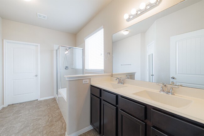 Building Photo - 25322 Saddlebrook Ranch Dr