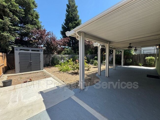 Building Photo - 301 Brimfield Ct
