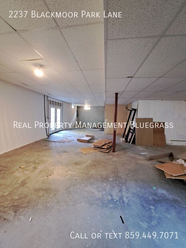 Building Photo - 2237 Blackmoor Park Ln