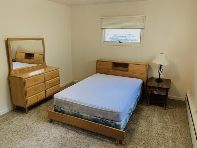 Building Photo - 118 Gem St