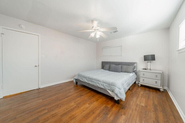 Building Photo - 4723 Merwin St