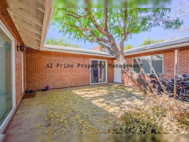 Building Photo - 351 E Encanto Dr