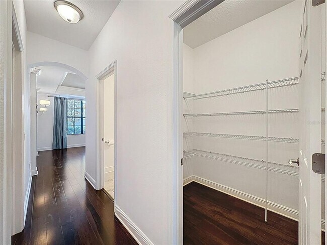 Building Photo - 10701 Laurel Vista Way