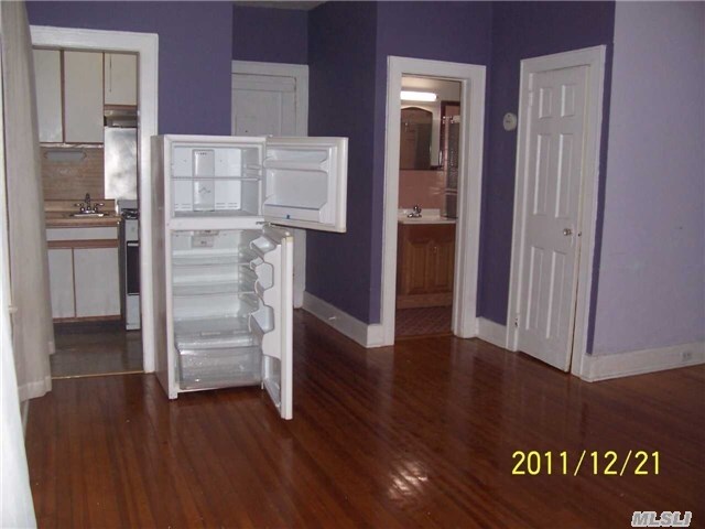 Interior Photo 3 - 22 Lawrence Ave