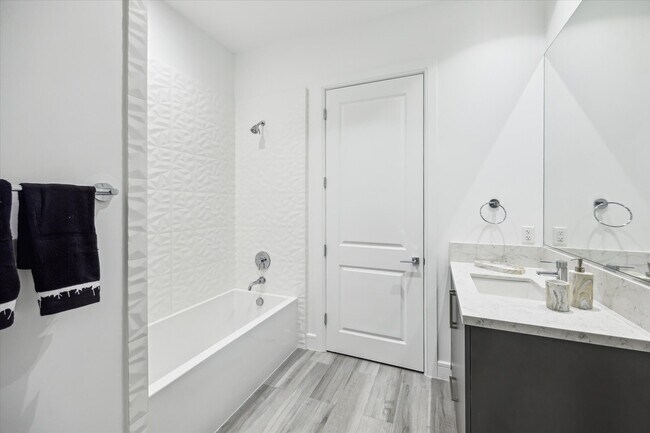 Building Photo - 4521 San Felipe St