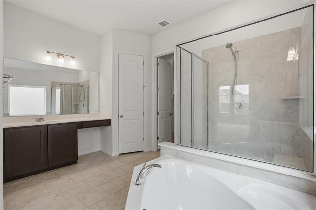 Building Photo - 1216 Rosebay Dr