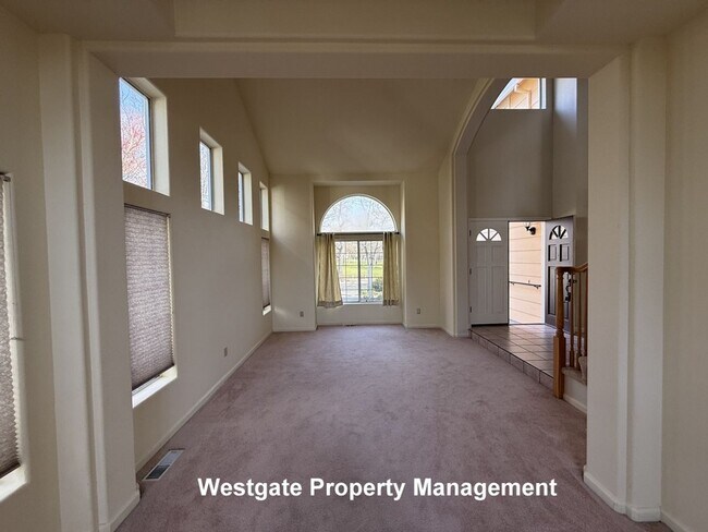 Building Photo - 545 Almanor St