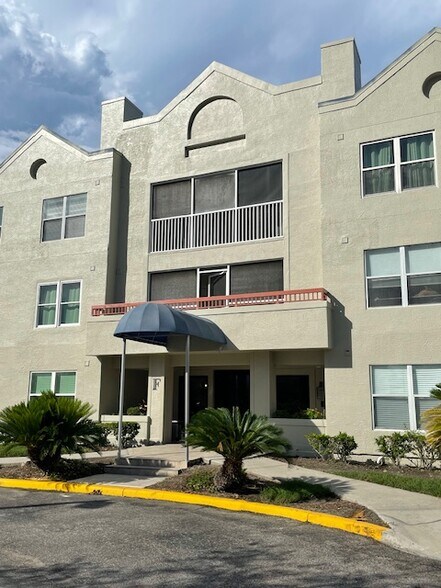Building Photo - 2323 Feather Sound Dr