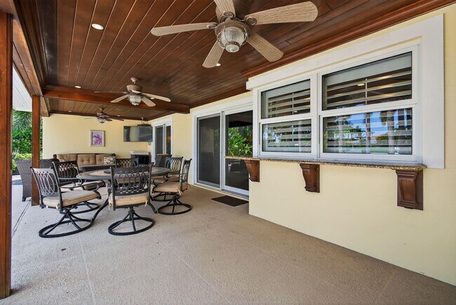 Building Photo - 728 Waterway Dr