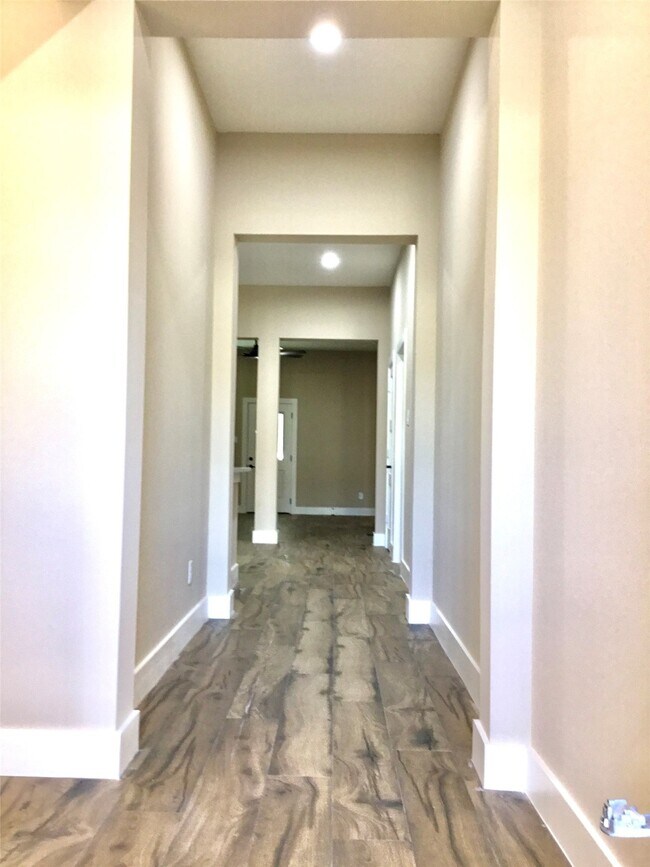 Building Photo - 2075 Briar Grove Dr