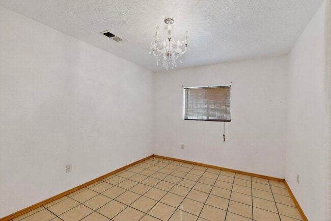 Building Photo - 1012 San Pedro Dr SE