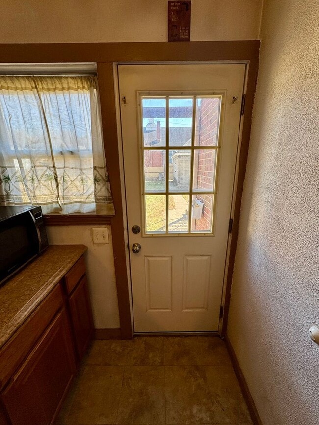 Building Photo - 732 Idlewood Ave