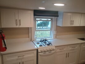 Building Photo - 321 Fisher Ave