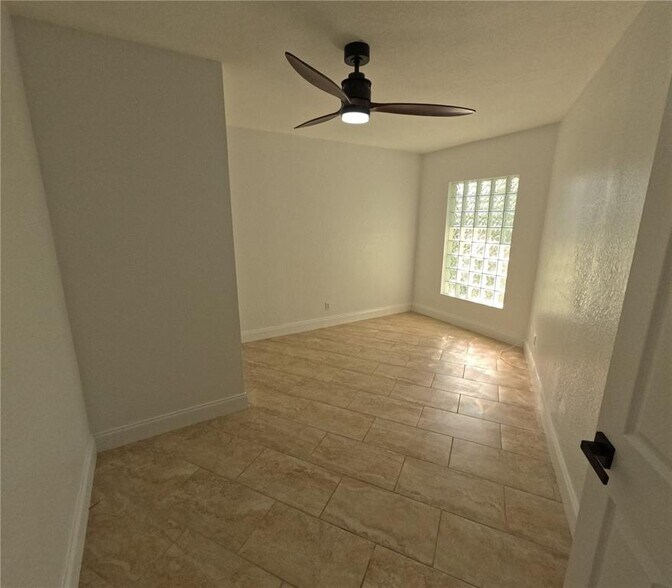 Building Photo - 1423 Holly Heights Dr